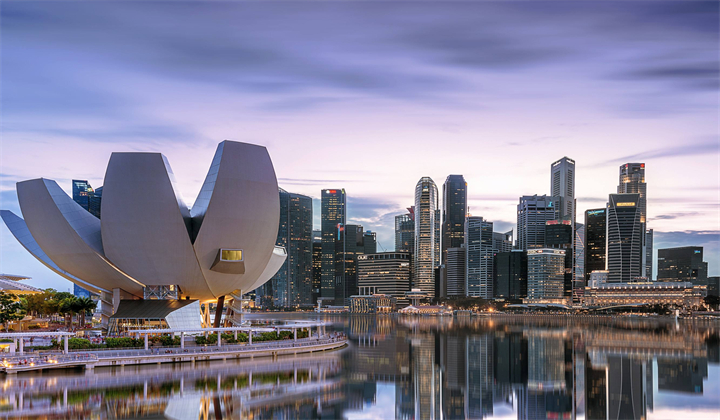 为什么中国富豪纷纷选择移民新加坡？